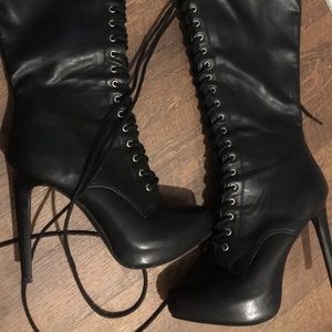 Cover the knee boots size 8. Like new.